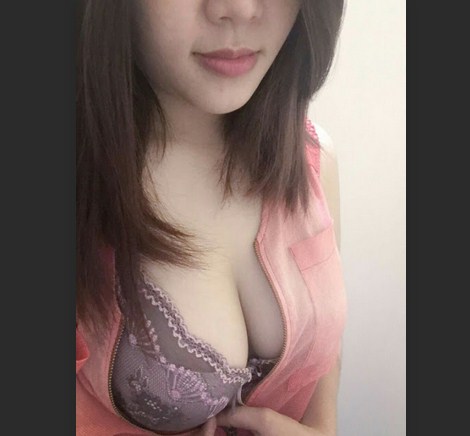 Gadis Seksi Montok Tubuhnya Gila! Menggoda Banget!