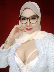 Foto Nakal Tante Girang Pamer Toket Gede