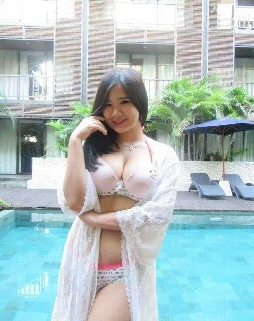 Foto Seksi Vania Gemes Bikin Sange